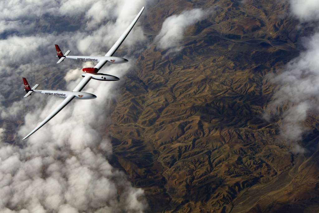 Le GlobalFlyer survolant l'Atlas marocain Le GlobalFlyer survolant l'Atlas marocain