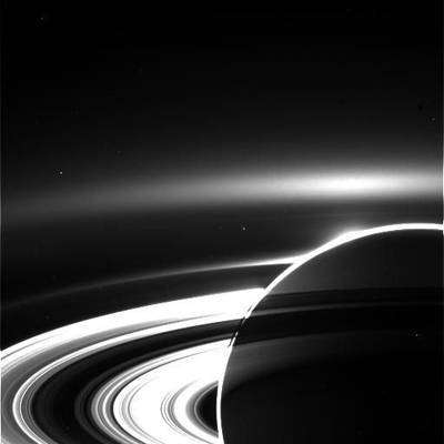 Anneau externe diffus révélé par Cassini