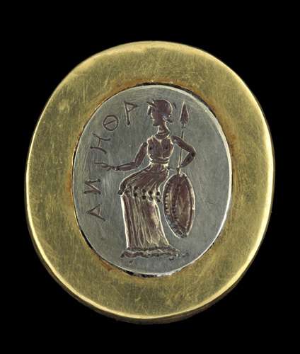 Bague ornée d'une représentation d'Athéna, à Tillia tepe Bague ornée d'une représentation d'Athéna, à Tillia tepe