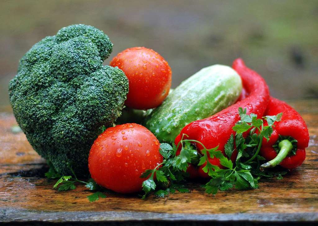 Brocolis, concombres, tomates… De délicieux légumes de saison. © Gherzi Gorecki, Pixabay, DP