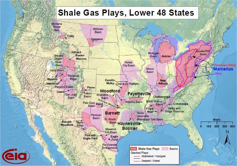 Les exploitations de gaz de schiste aux États-Unis, situées dans les régions colorées en rose. Les bassins sédimentaires sont figurés en rose pâle. © US Energy Information Administration