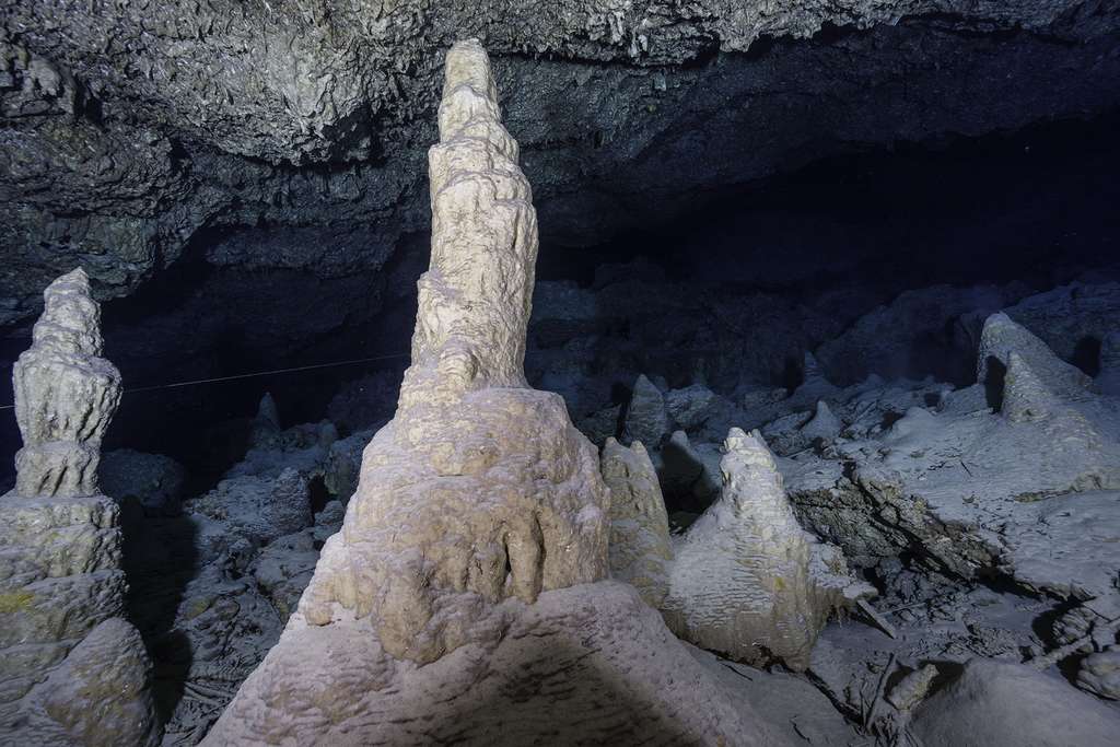 Vue rapprochée d'une stalagmite datant d'au moins 17.000 ans. © Gabriel Barathieu, tous droits réservés