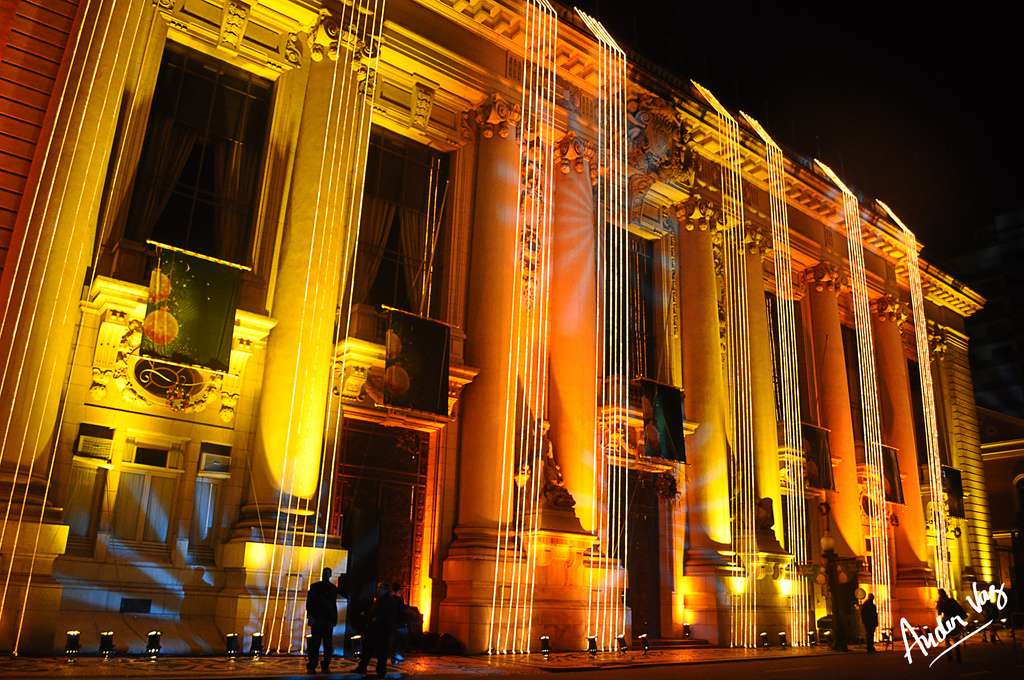 Le Palais Piratini et ses décorations de Noël, à Porto Alegre, au Brésil Le Palais Piratini et ses décorations de Noël, à Porto Alegre, au Brésil