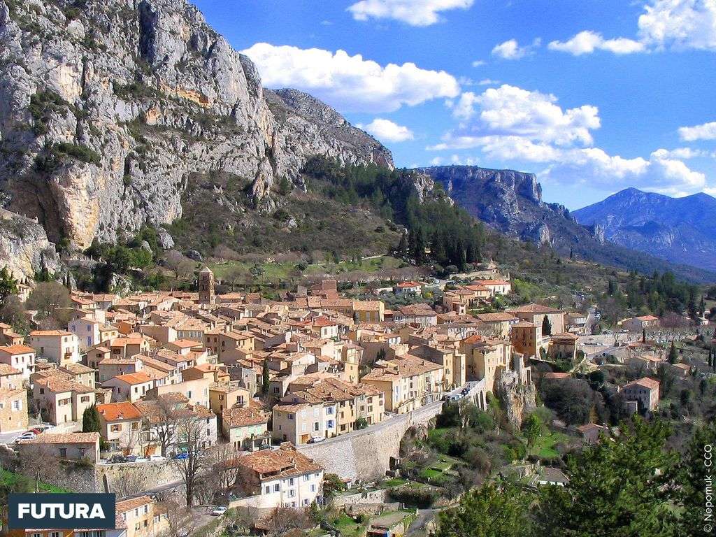 Moustiers-Sainte-Marie Alpes de Haute Provence Moustiers-Sainte-Marie Alpes de Haute Provence