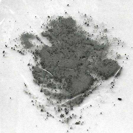 Cet échantillon de régolite lunaire récolté par la mission Apollo 17 en 1972 est à manipuler avec des gants ! Crédit Nasa/Apollo11/NSSDC et Université de Washington à Saint Louis