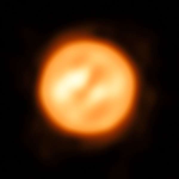 En 2017, des observations menées avec le VLTI (l'interféromètre du Very Large Telescope) ont permis aux astronomes de réaliser l’image la plus détaillée à ce jour d'Antarès. Sur la base des mêmes données, ils ont également constitué la toute première cartographie des mouvements de matière au sein de l’atmosphère d’une étoile autre que le Soleil. © ESO, K. Ohnaka