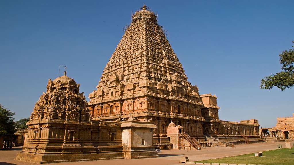 Brihadisvara, le grand temple de la dynastie Chola Brihadisvara, le grand temple de la dynastie Chola