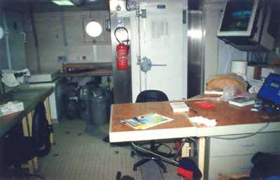 Le laboratoire avec de nombreux instruments de mesure et des ordinateurs. ©IFREMER