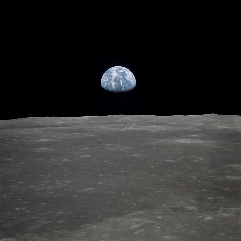 Lever de Terre au-dessus de la Lune Lever de Terre au-dessus de la Lune