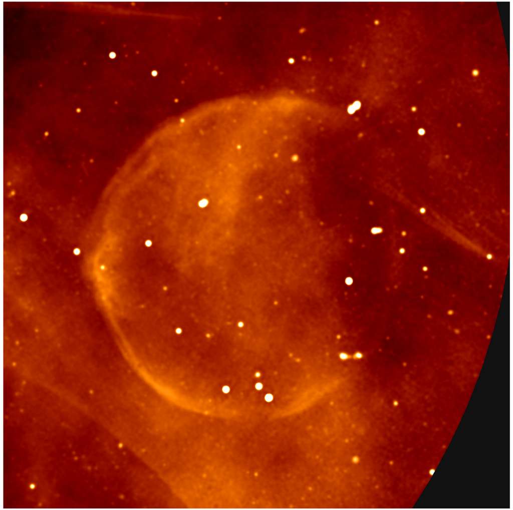 Ce qu’il reste de l’explosion en supernova d’une étoile massive. Un vestige étonnamment sphérique… © I. Heywood, Sarao
