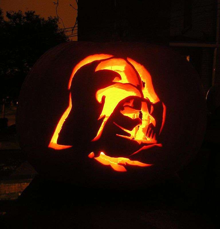 Une citrouille Dark Vador pour Halloween Une citrouille Dark Vador pour Halloween