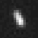 L'astéroïde Ultima Thulé en rotation vu par le télescope Long-Range Reconnaissance Imager (LORRI) embarqué sur la sonde New Horizons, le 31 décembre 2018. L'animation comprend trois images prises à 70 et 85 minutes d'intervalles.