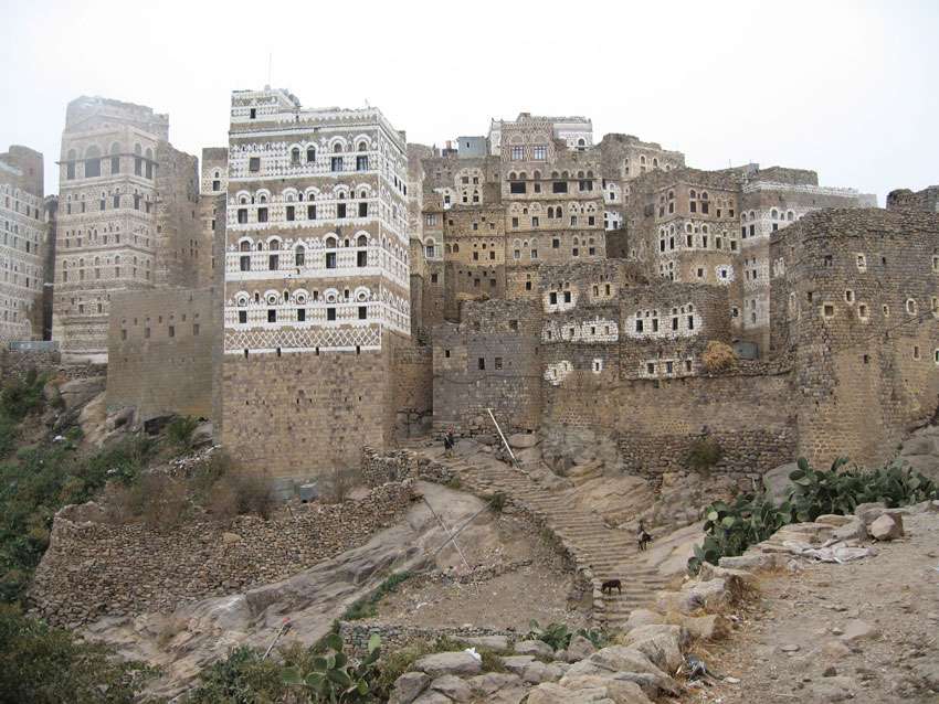 Al Hajjarah, un village du Yémen sur les montagnes du Djébel Haraz Al Hajjarah, un village du Yémen sur les montagnes du Djébel Haraz