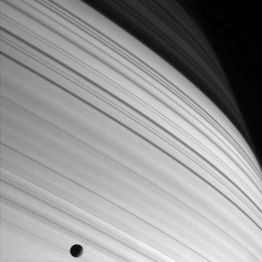 L'ombre des anneaux de Saturne