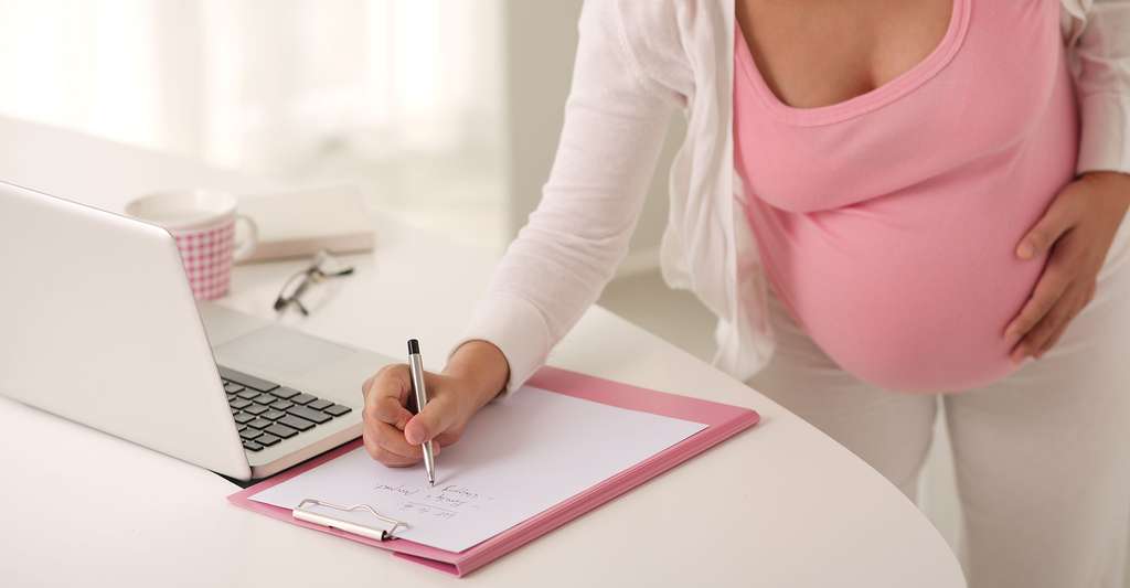 Quels sont les droits du travail concernant la grossesse ? © Dragon Images - Shutterstock