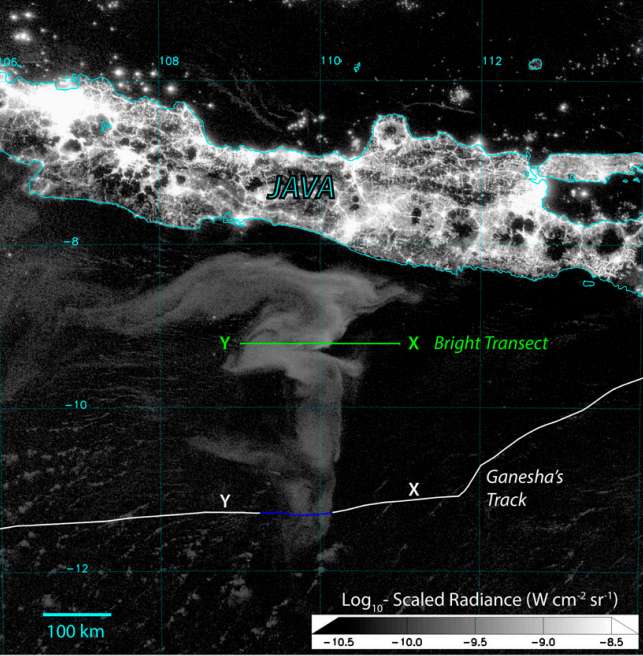 Les images satellitaires de la mer laiteuse et la trajectoire du Ganesha. © PNAS, Steven D. Miller et. al