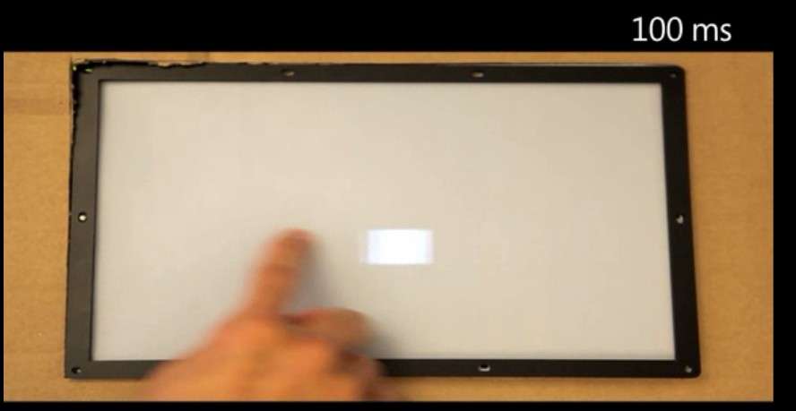 L’écran test mis au point par Microsoft. À 100 millisecondes de latence, on distingue clairement le décalage entre le mouvement du doigt et l’effet qu’il produit sur un écran tactile. © Microsoft Research/Paul Dietz
