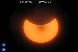 Image du Soleil à Barcelone à 10h19 (Temps Universel) où le ciel est légèrement voilé. Crédit : Eduard Masana 2006 / Departamento de Astronomía y Meteorología de la Universitat de Barcelona.