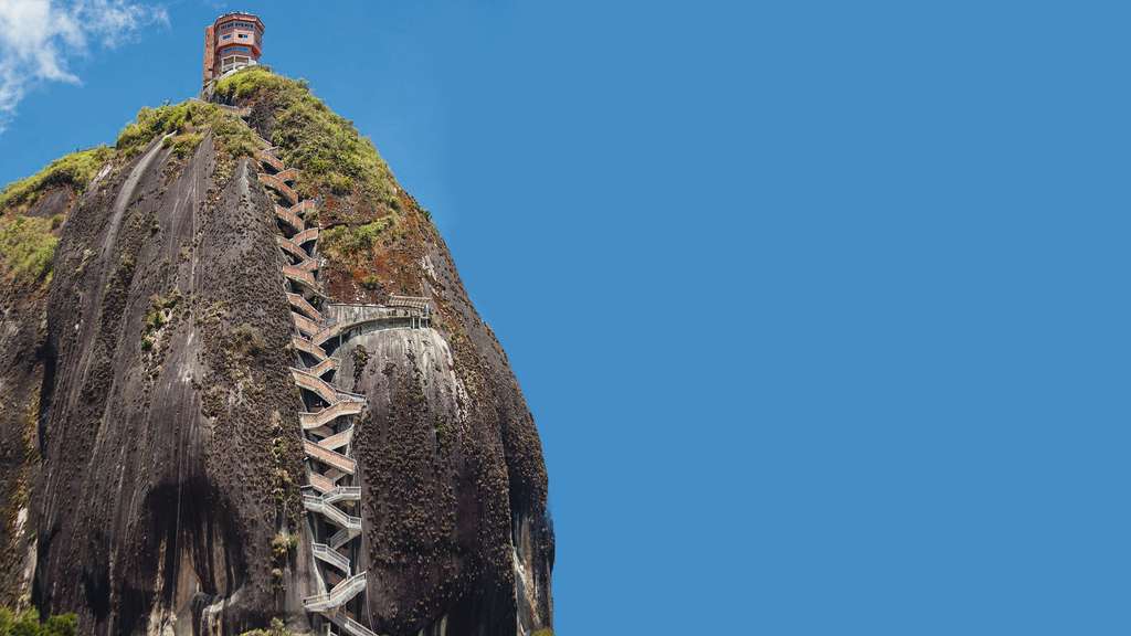 Le monolithe Peñón de Guatapé en Colombie Le monolithe Peñón de Guatapé en Colombie