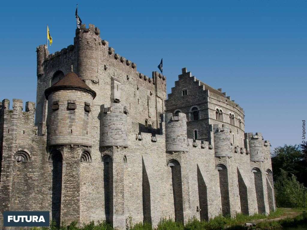 Fond d'écran Château des comtes de Flandre situé dans la ville de Gand, en Belgique.