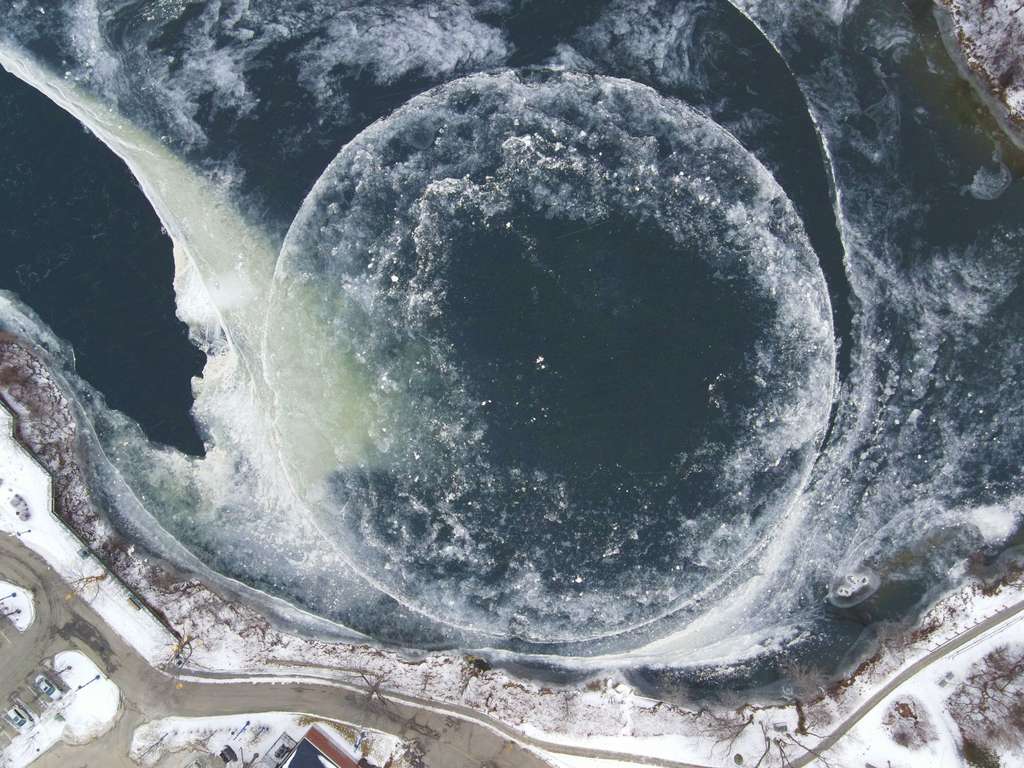 Le disque de glace géant de Westbrook, dans le Maine aux USA, affiche une taille record de 90 mètres. © City of Westbrook