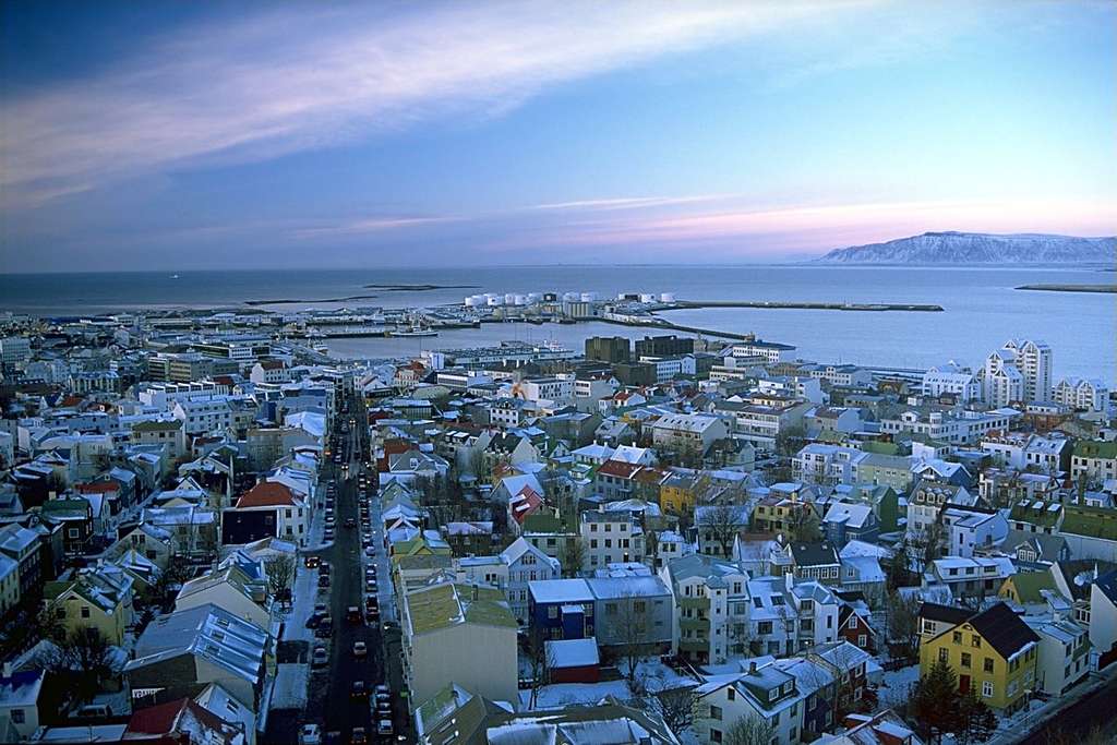 La capitale islandaise Reykjavik. Les chercheurs ont identifié moins de gènes saisonniers chez les volontaires de cette île, vraisemblablement parce le froid domine toute l’année et les variations saisonnières y sont moins importantes. © Andreas Tille, Wikipedia Commons, CC BY-SA 3.0