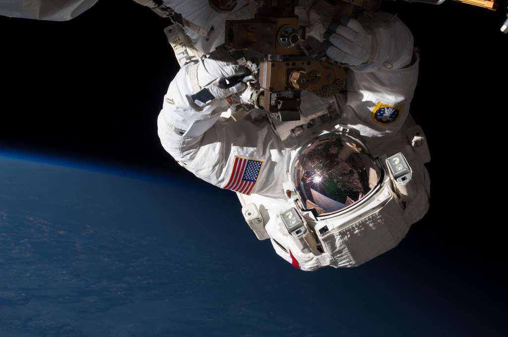 Réparation de l’ISS en orbite Réparation de l’ISS en orbite