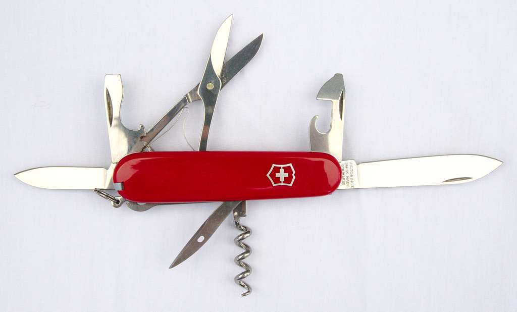 Le couteau suisse Victorinox, symbole de l’objet multifonction. © Andrew Toskin, Flickr