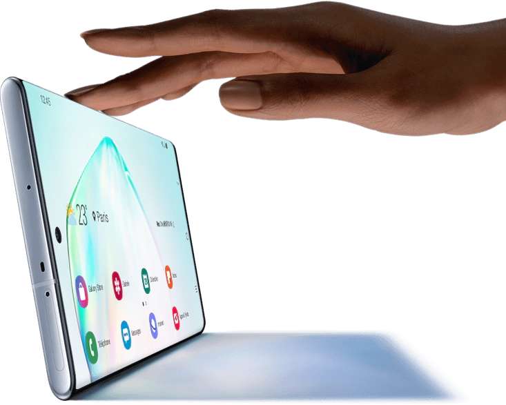 The screen of Galaxy Note 10 comes to flower curved edges. To extend the display at the top, the selfie sensor is in the form of a small centered hole. Â© Samsung