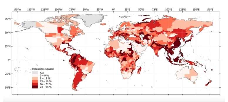 Le dégradé de rouge permet de visualiser le pourcentage des habitants d'un pays concerné par un risque d'inondations majeures. © Rentschler et al