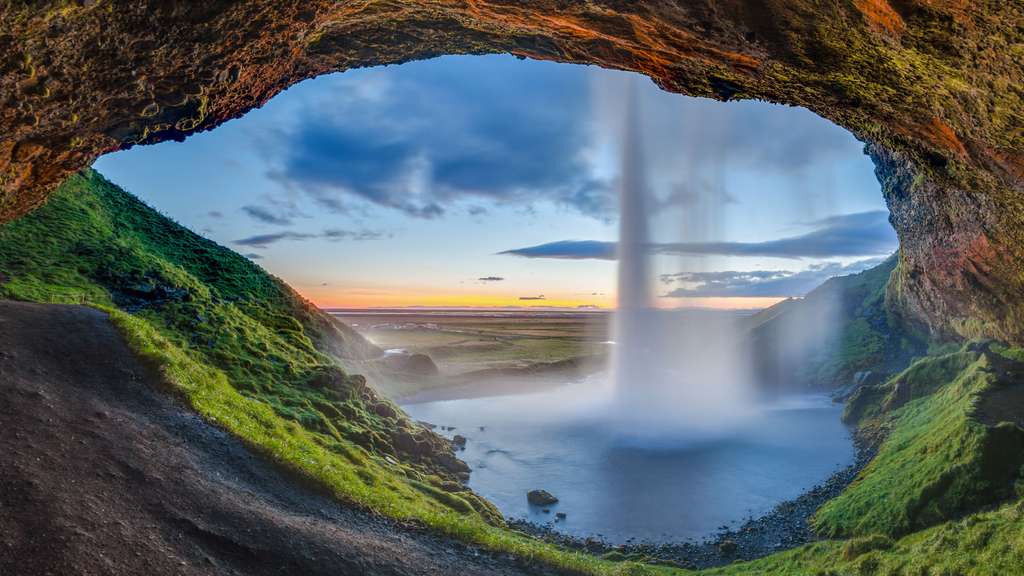 Les chutes Seljalandsfoss en Islande Les chutes Seljalandsfoss en Islande
