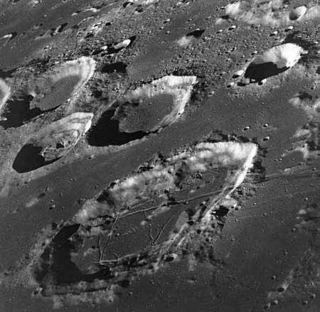 La face cachée de la Lune, photographiée par Anders. Crédit Nasa