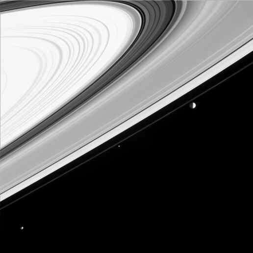 Janus, Pandora et Mimas : trois lunes de Saturne Janus, Pandora et Mimas : trois lunes de Saturne