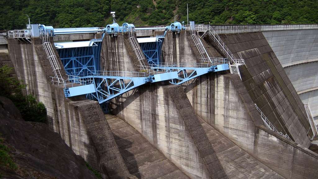 Le barrage hydroélectrique de Midono, au Japon Le barrage hydroélectrique de Midono, au Japon