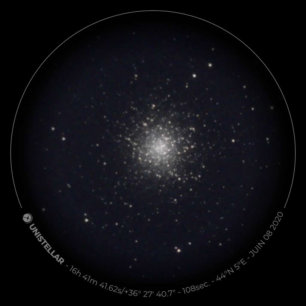 M13(Messier 13),大力神的大簇,用eVscope观测到。成千上万的恒星聚集在这个著名的球状星团中。 ©XD,Futura eVscope观测到了M13(Messier 13),即大力神大丛。成千上万的恒星聚集在这个著名的球状星团中。 ©XD,Futura