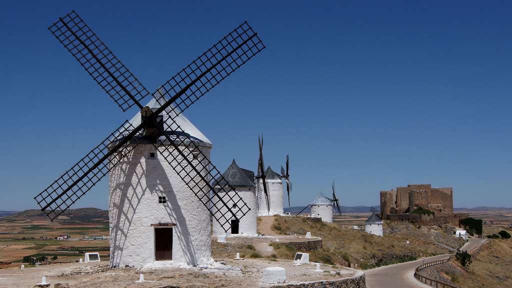 Les moulins de Consuegra : les géants de Don Quichotte, Espagne Les moulins de Consuegra : les géants de Don Quichotte, Espagne