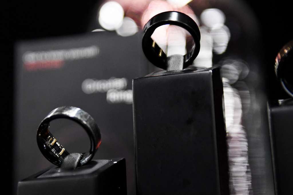  La bague connectée Circular Ring, mise au point par une start-up française, cache des micro-capteurs capables de mesurer plus de 140 paramètres physiques. © Patrick T. Fallon, AFP