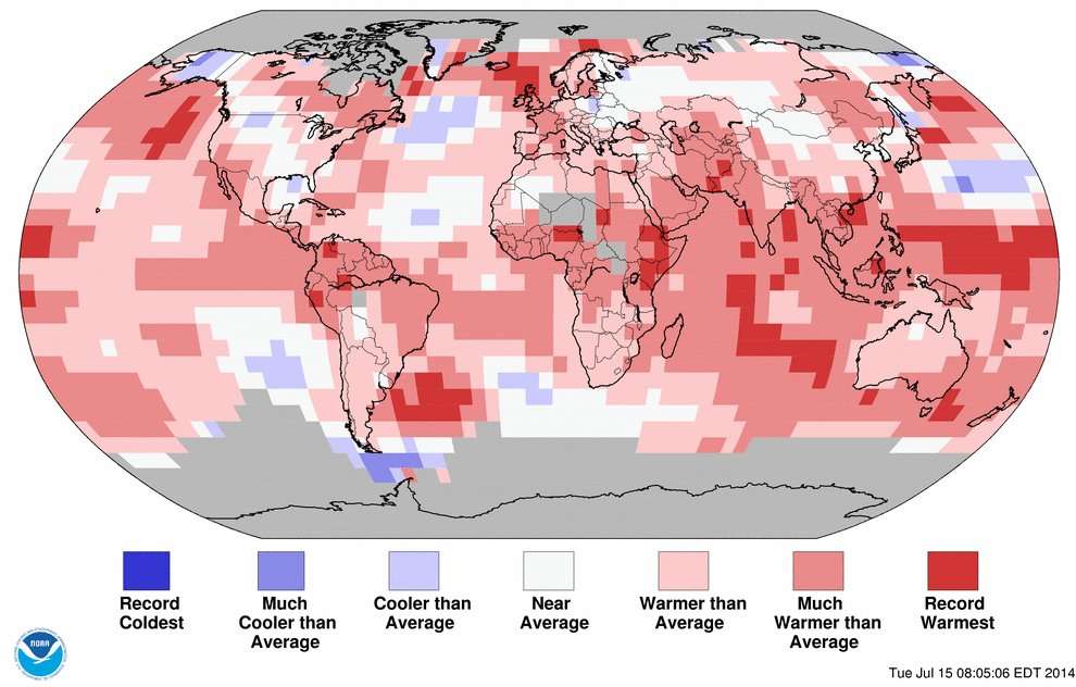Les anomalies de températures, c'est-à-dire les écarts par rapport à la moyenne du XXe siècle, pour les continents et l'eau de surface des océans en juin 2014. Les régions en blanc s'écartent peu de cette moyenne (average). La couleur bleue indique les zones où il a fait plus froid (cooler). Aucun record du plus froid (Record coldest) n'a été noté. En rouge, les régions qui ont connu des températures plus chaudes (Warmer), beaucoup plus chaudes (Much warmer) ou record (Record warmer). © NOAA