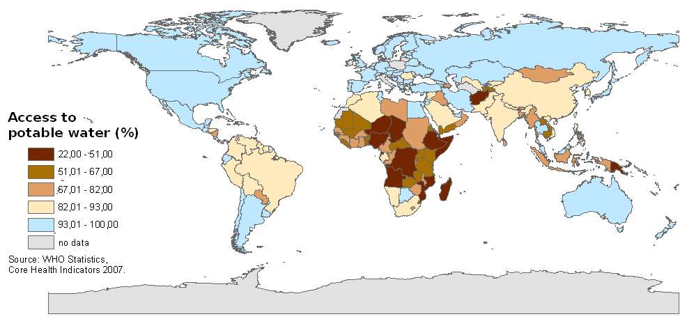 Dans le monde, la répartition de l'accès à l'eau potable est très inégale. Cette carte fait état de la part de la population (en %) ayant accès à l'eau potable en 2005. Dans certains pays, seuls 22 à 51 % de la population (les pays colorés en marron foncé) y ont accès. © Fanny Schertzer, Wikipédia, cc by 2.5