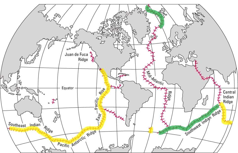 Carte des dorsales à la surface du globe. Sont surlignées en jaune les dorsales dites rapides, en vert les dorsales dites lentes. En rouge les dorsales dites intermédiaires. © USGS (modifié)