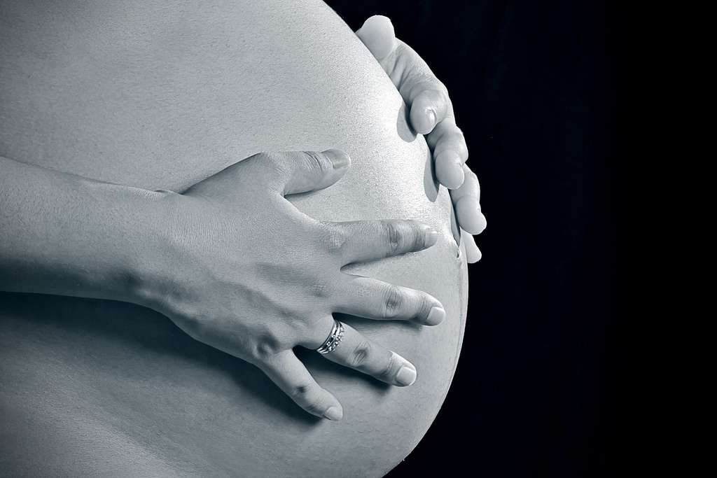 Les habitudes de vie et les troubles rencontrés par la femme durant la grossesse peuvent influer sur la santé du futur bébé, car il peut être directement affecté par les modifications physiologiques de la mère. © Teza, Flickr, cc by sa 2.0