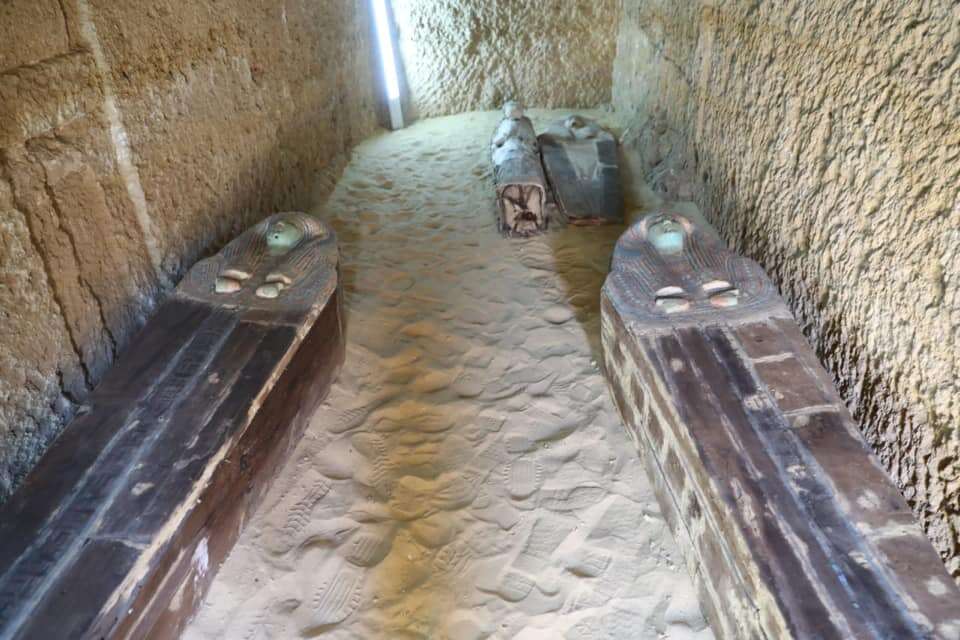 Sarcophages des occupants de la tombe en calcaire datant de 4.500 ans : Benhui-Ka et Nwi. © Egyptian Ministry of Antiquities