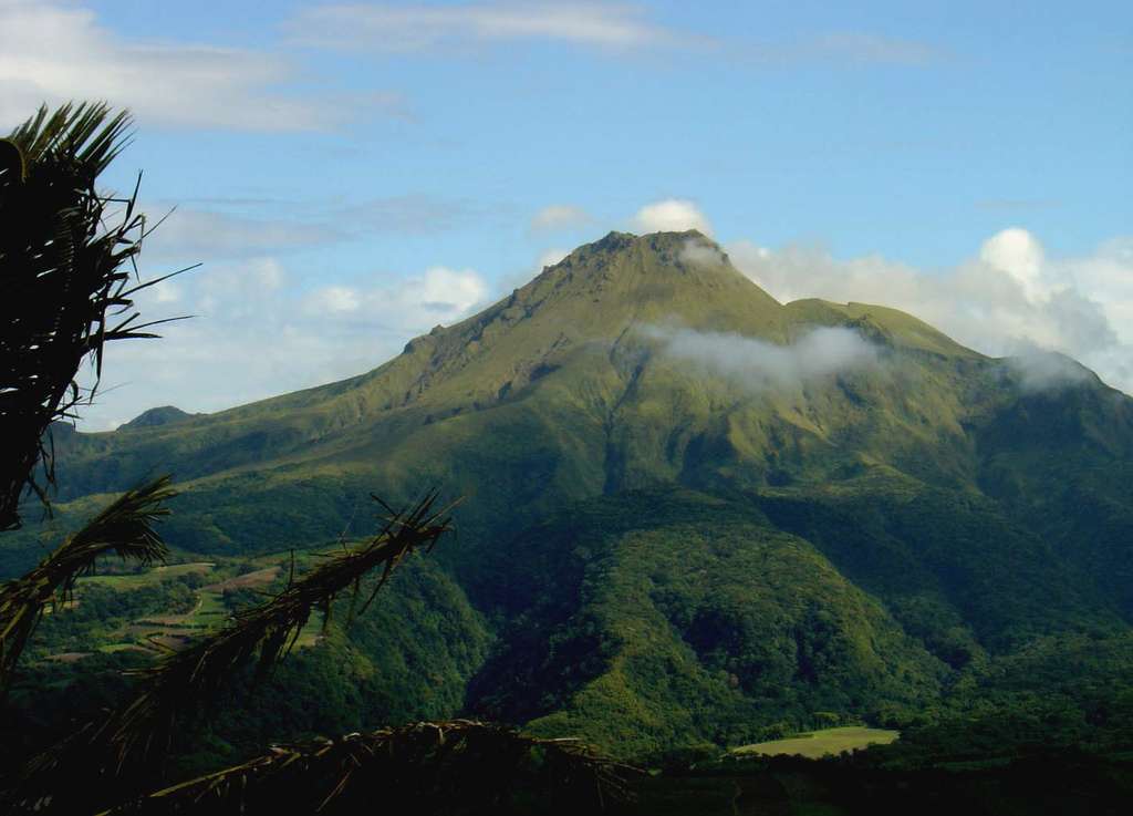 Volcans Et éruptions Volcaniques Effusives Explosives