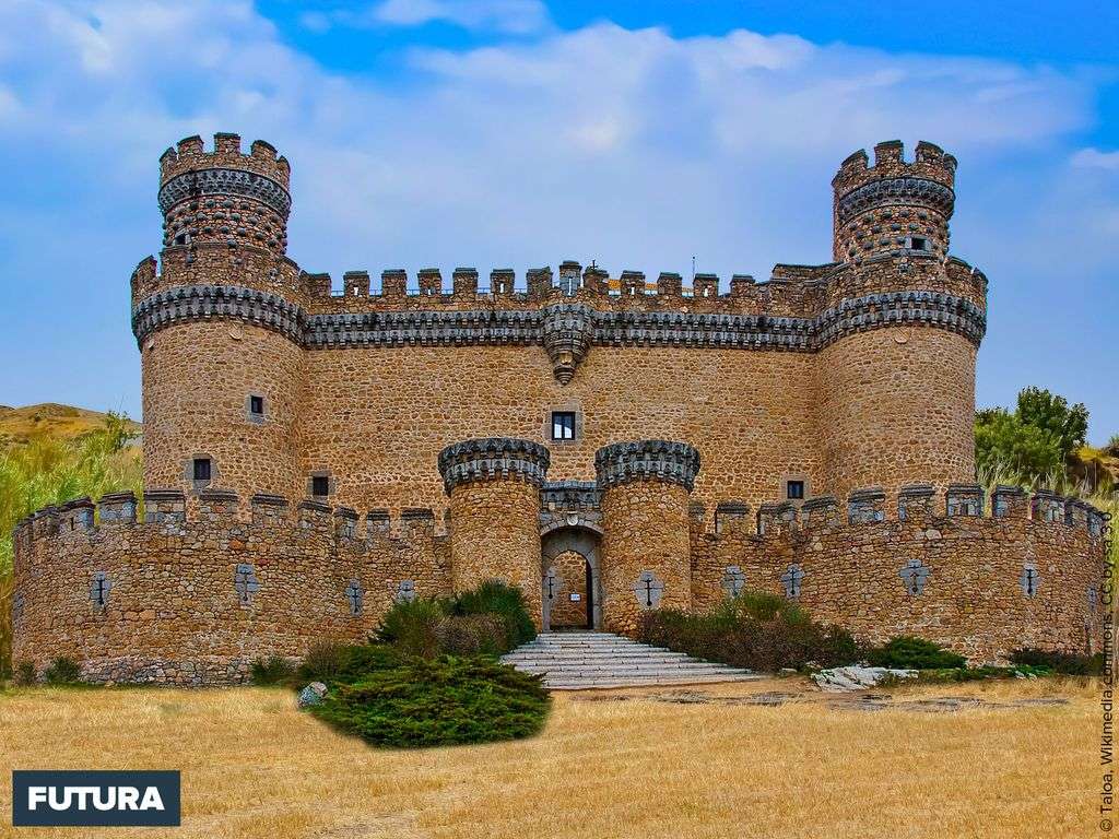 Fond D Ecran Le Chateau Des Mendoza Modele De L Architecture Militaire Castillane Du Xv Siecle