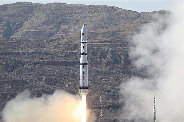 Le décollage de la fusée Longue Marche 6. © Yicai Global