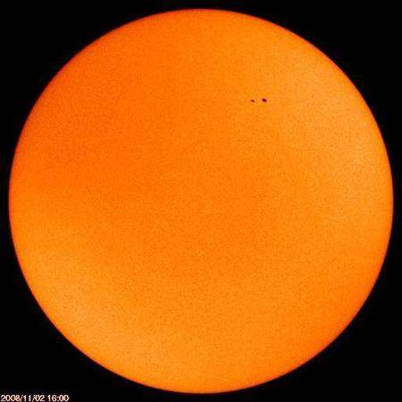 Comme le montre cette photo de Soho, les taches solaires sont de retour ! Crédit : ESA/NASA Solar and Heliospheric Observatory (SOHO)