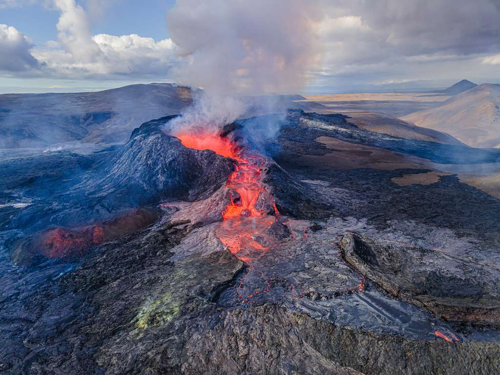 Les volcans sont une source naturelle de CO2. © Marco, Adobe Stock