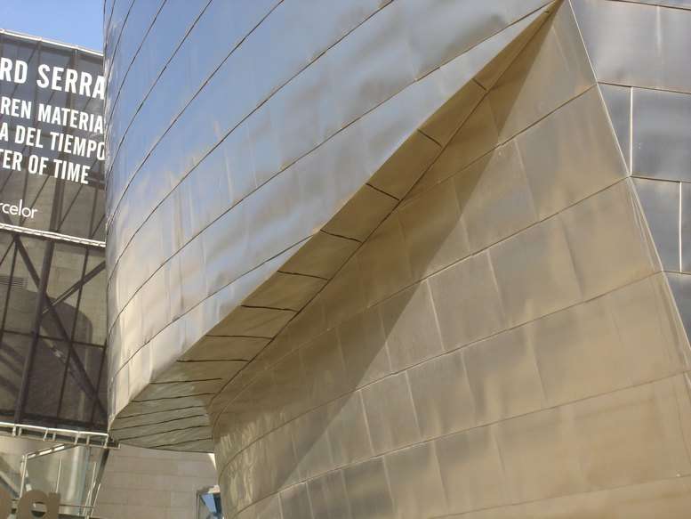 Détail des feuilles de titane du musée Guggenheim de Bilbao