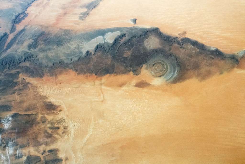 L'œil de l'Afrique ou structure de Richat, au milieu du désert de Mauritanie. © Nasa