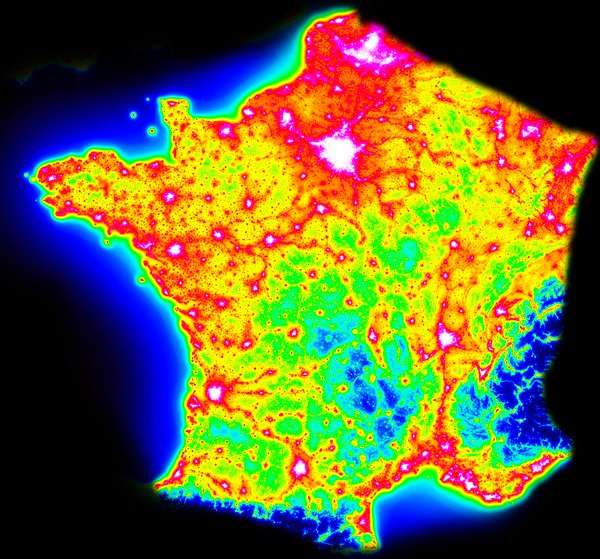 Carte de la pollution lumineuse en France. Plus c’est rouge, rose ou blanc, plus c’est à fuir pour observer le ciel. Plus c’est bleu, plus le ciel sera sombre. Voir carte détaillée ici. © Avex